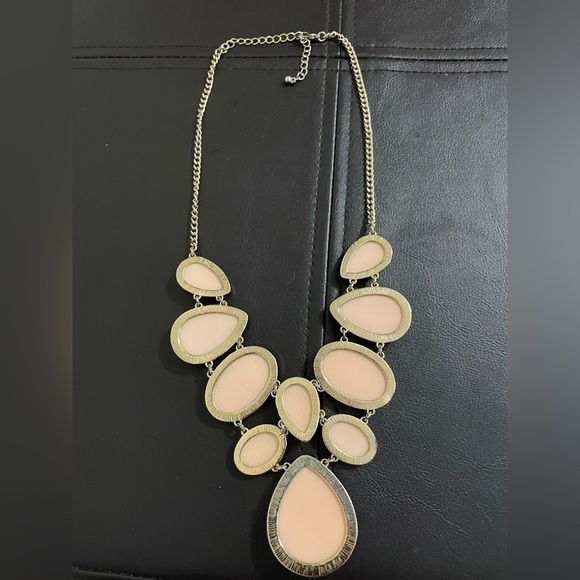 Pink and gold tone bead scoop necklace costume jewelery - Picture 7 of 8